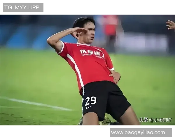 足球抢镜：赛场上的明星时刻与背后的精彩故事